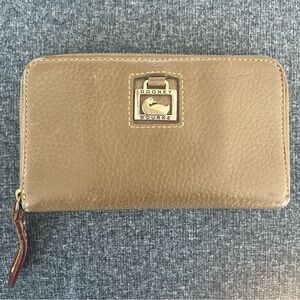 Vintage Dooney & Bourke Tan Brown Taupe Leather Wallet 6” 7”